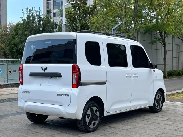 Wuling Zhiguang NEV — Фото автомобиля 7
