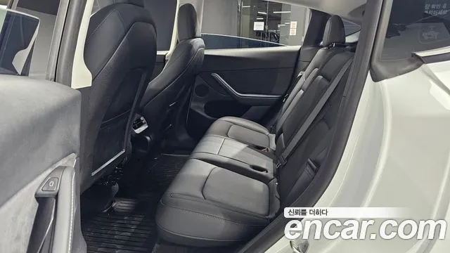 Tesla Model Y — Фото автомобиля 18