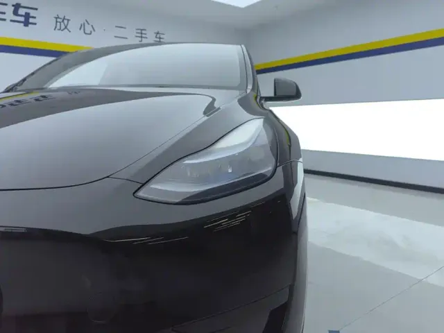 Tesla Model Y — Фото автомобиля 5