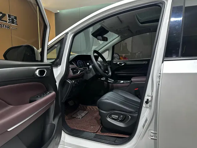 GAC Trumpchi M6 — Фото автомобиля 9