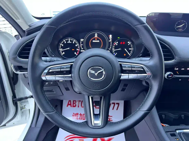 Mazda Axela — Фото автомобиля 9