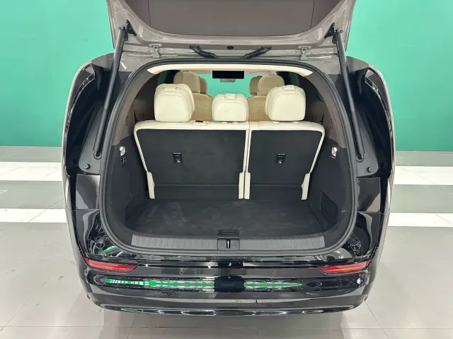 Li Auto MEGA — Фото автомобиля 12