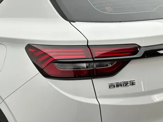 Geely Binyue — Фото автомобиля 14