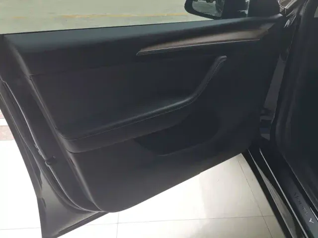 Tesla Model Y — Фото автомобиля 7