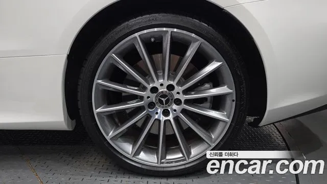 Mercedes-Benz E-Class — Фото автомобиля 19