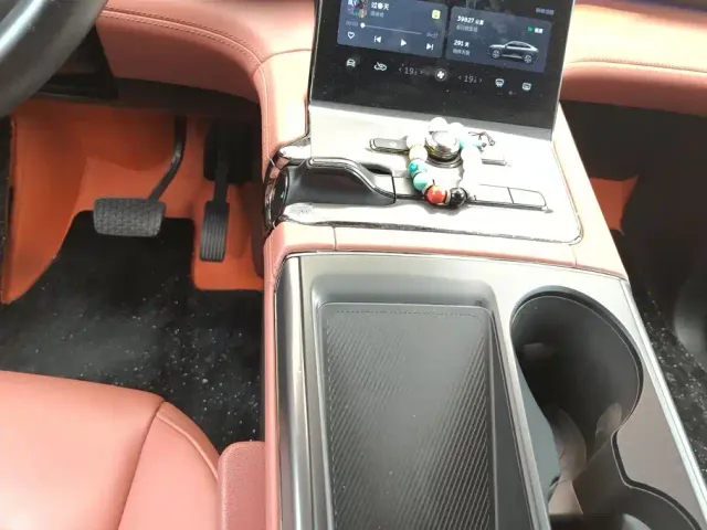 Nio EC6 — Фото автомобиля 16
