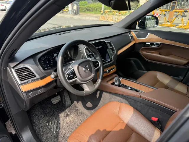 Volvo XC90 — Фото автомобиля 8