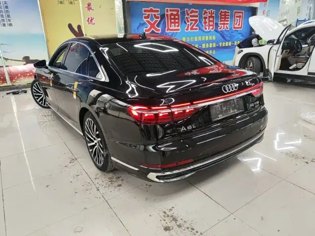Audi A8 — Фото автомобиля 3