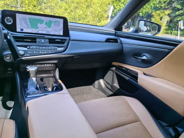 Lexus ES — Фото автомобиля 20