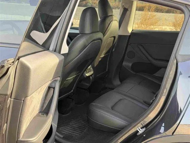 Tesla Model Y — Фото автомобиля 8