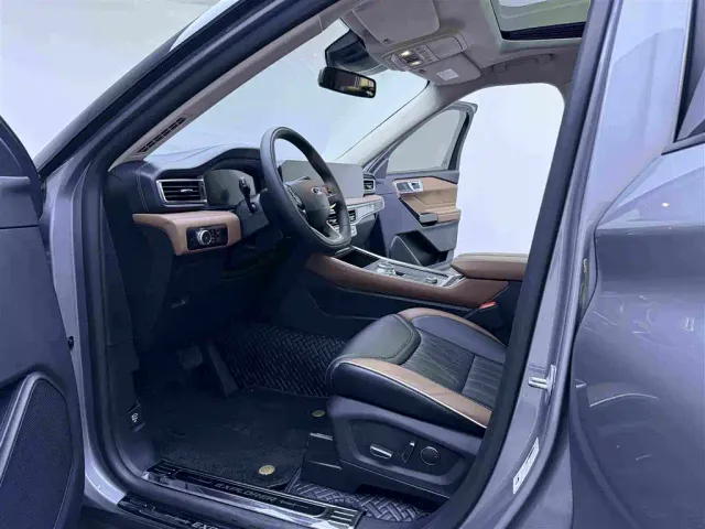 Ford Explorer 2023 EcoBoost 285 AWD Titanium Edition 7-Seater — Фото автомобиля 9