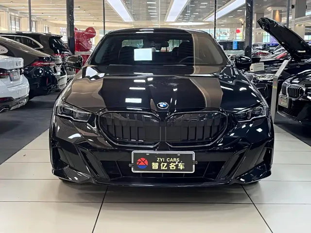 BMW 5 Series — Фото автомобиля 2