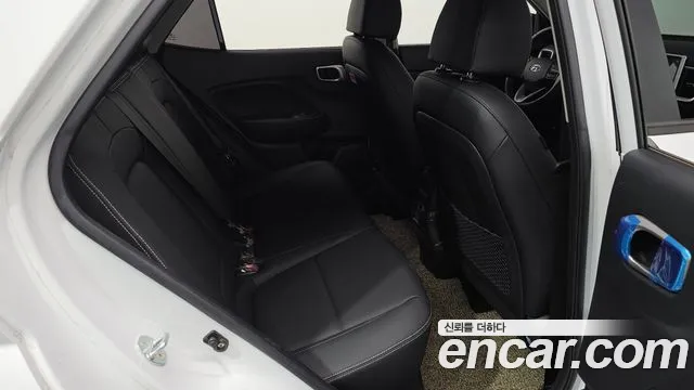 Hyundai Venue — Фото автомобиля 12