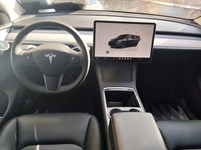 Tesla Model Y — Фото автомобиля 5