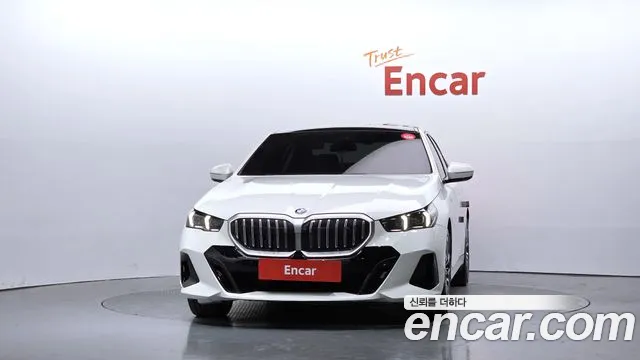 BMW 5 Series G60 — Фото автомобиля 3
