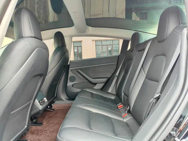 Tesla Model 3 — Фото автомобиля 6