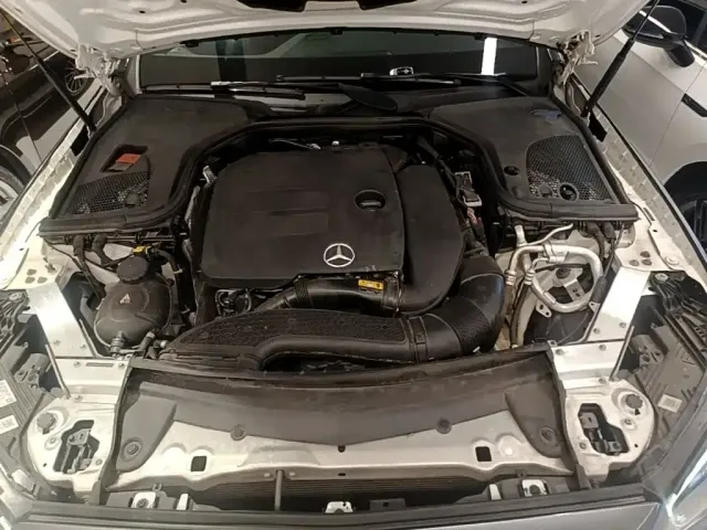 Mercedes-Benz E-Class — Фото автомобиля 12