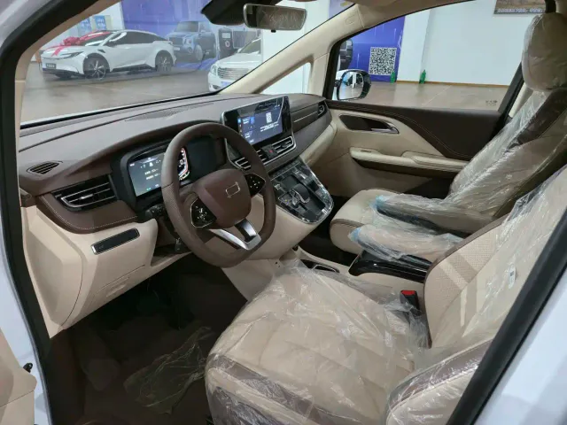 Bestune Besturn M9 — Фото автомобиля 10