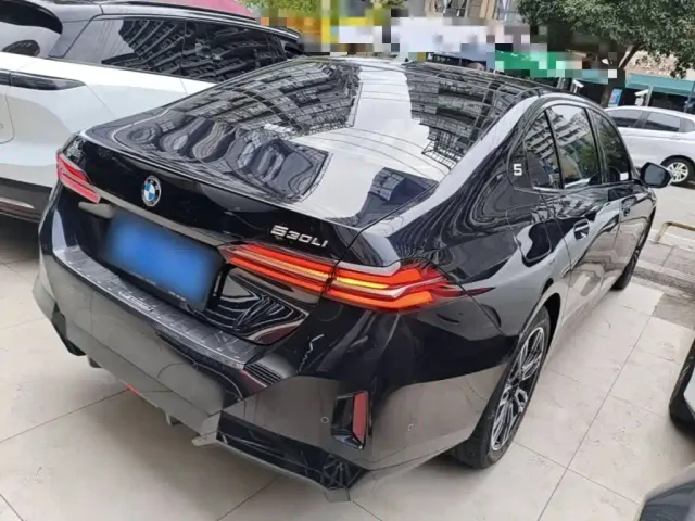 BMW 5 Series — Фото автомобиля 6