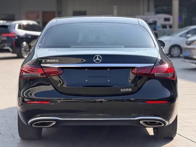 Mercedes-Benz E-Class — Фото автомобиля 4