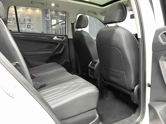 Volkswagen Tiguan L — Фото автомобиля 9