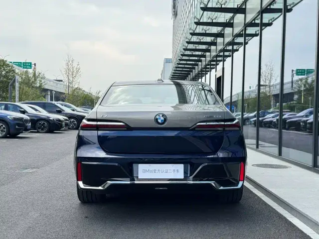 BMW i7 — Фото автомобиля 3