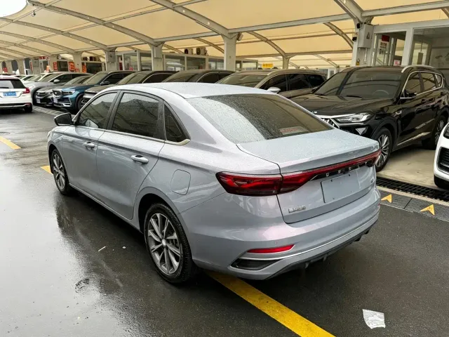 Geely Emgrand — Фото автомобиля 11