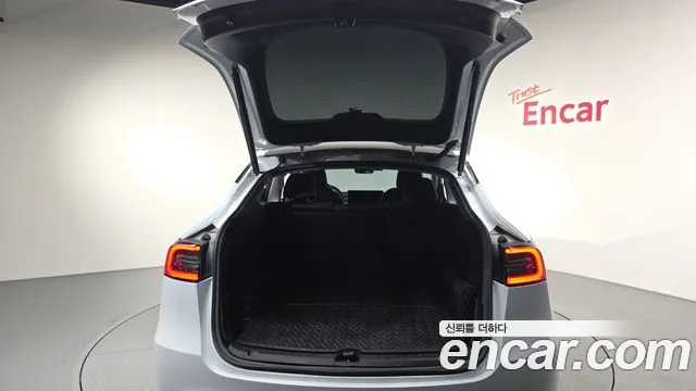 Tesla Model Y — Фото автомобиля 16