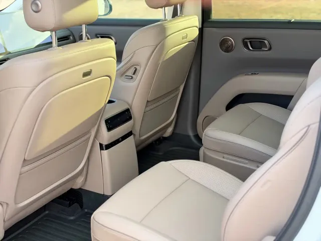 Li Auto i8 — Фото автомобиля 11
