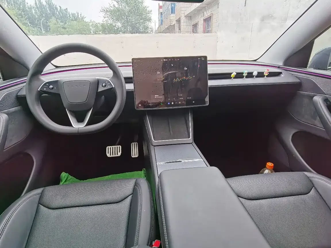 Tesla Model Y 2025 Model Long Range All-Wheel Drive Launch Edition — Фото автомобиля 7