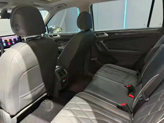 Volkswagen Tiguan L — Фото автомобиля 10