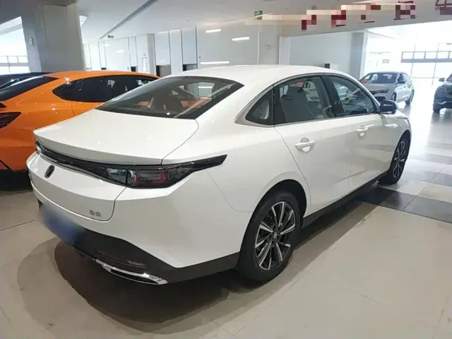 Changan Eado — Фото автомобиля 6