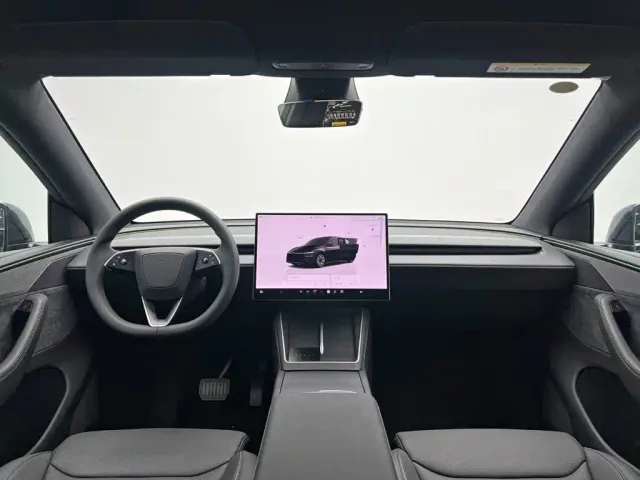 Tesla Model Y L — Фото автомобиля 22