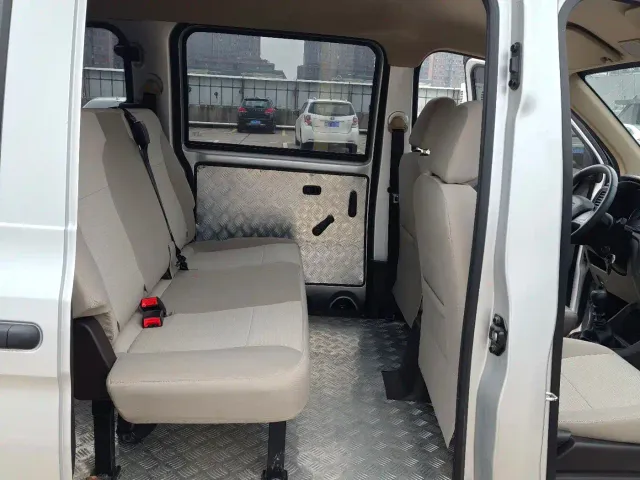 Wuling Hongguang V — Фото автомобиля 11