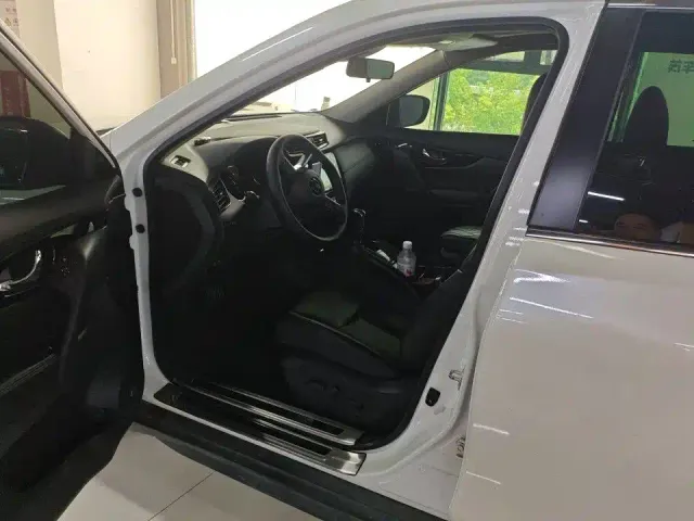 Nissan X-Trail — Фото автомобиля 4