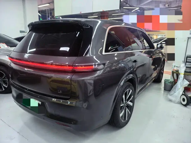 Li Auto L8 — Фото автомобиля 10