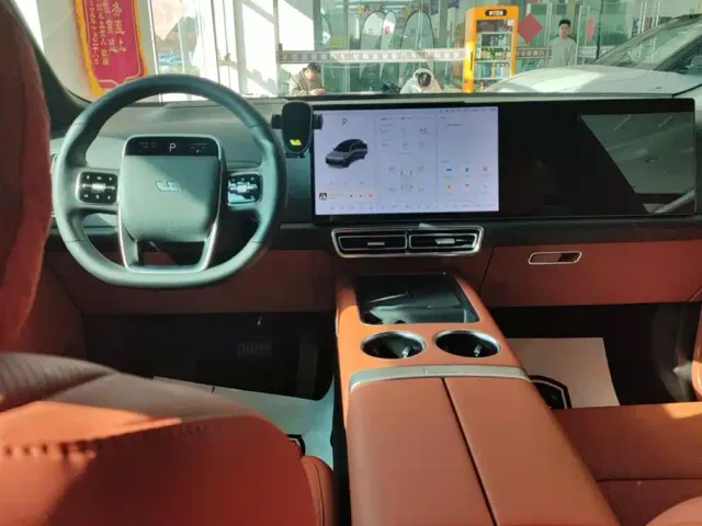 Li Auto L8 — Фото автомобиля 12