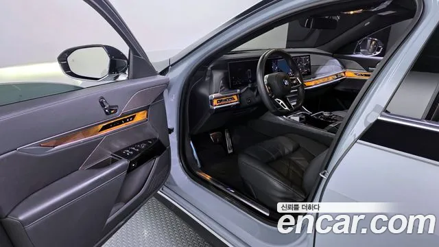 BMW 7-Series — Фото автомобиля 10