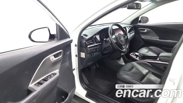 Kia Niro — Фото автомобиля 15