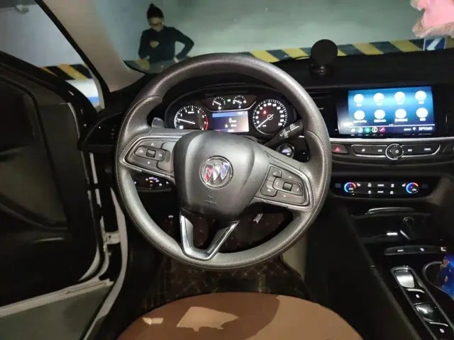 Buick Regal — Фото автомобиля 11