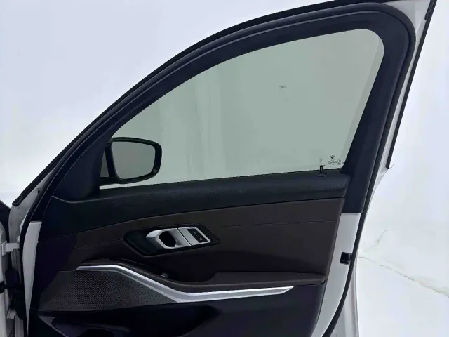 BMW 3 Series — Фото автомобиля 9