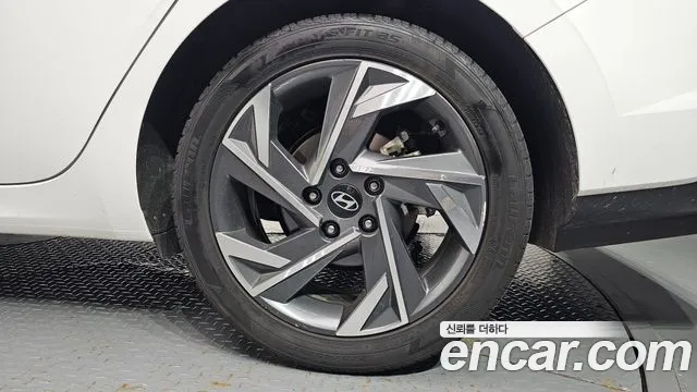 Hyundai AVANTE Новый Avante (CN7) — Фото автомобиля 20