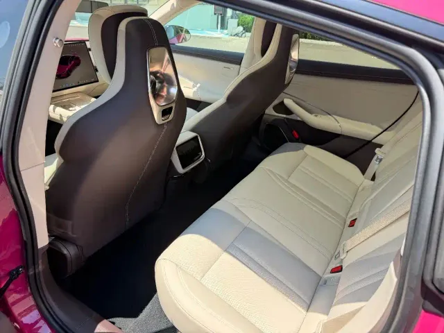 Xiaomi SU7 — Фото автомобиля 15