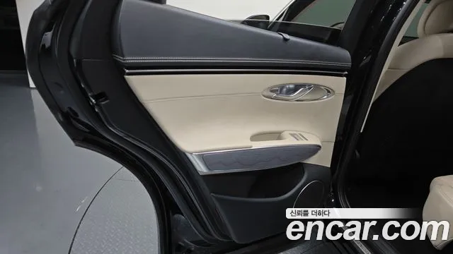 Genesis GV70 2.5T Бензин 2WD — Фото автомобиля 24