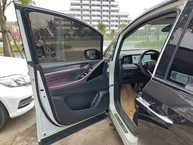 GAC Trumpchi M8 — Фото автомобиля 15