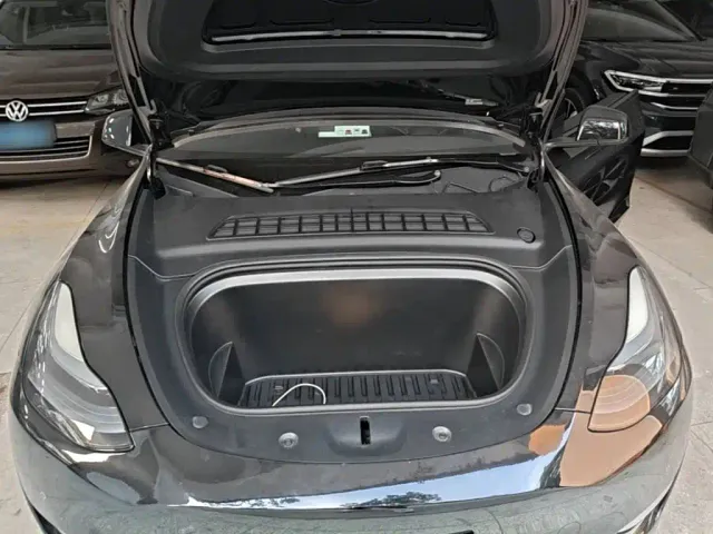 Tesla Model Y — Фото автомобиля 10