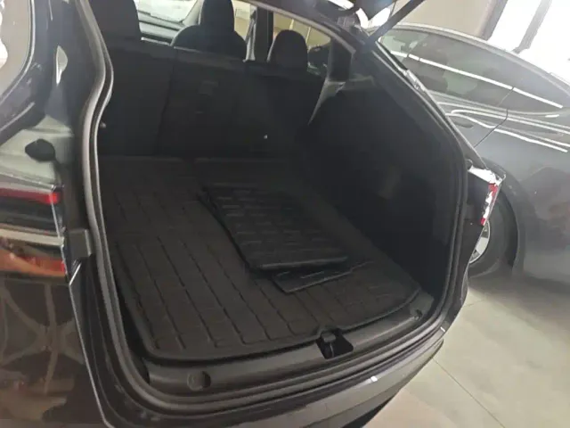 Tesla Model Y — Фото автомобиля 18