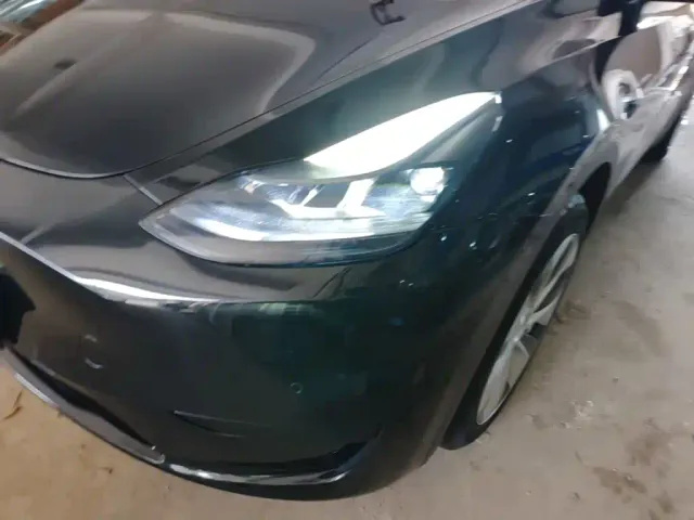 Tesla Model Y — Фото автомобиля 23