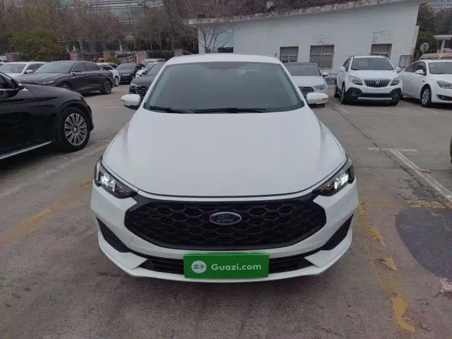 Ford Escort — Фото автомобиля 2