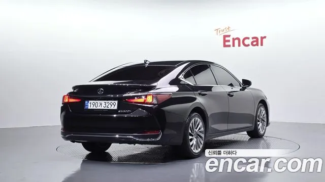 Lexus ES Generation 7 — Фото автомобиля 2
